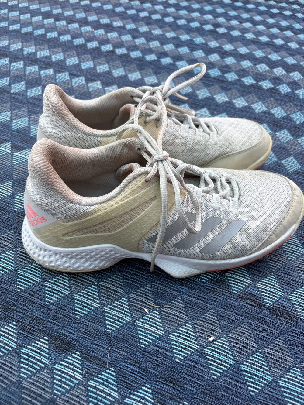 adidas Women's Light Beige tennis/ court Sneakers with Pink Logo size 8 - Picture 2 of 6